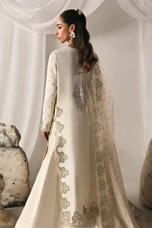 MISTY DAWN - Serein luxe silk by Emaan Adeel at #VogueClothingStudio