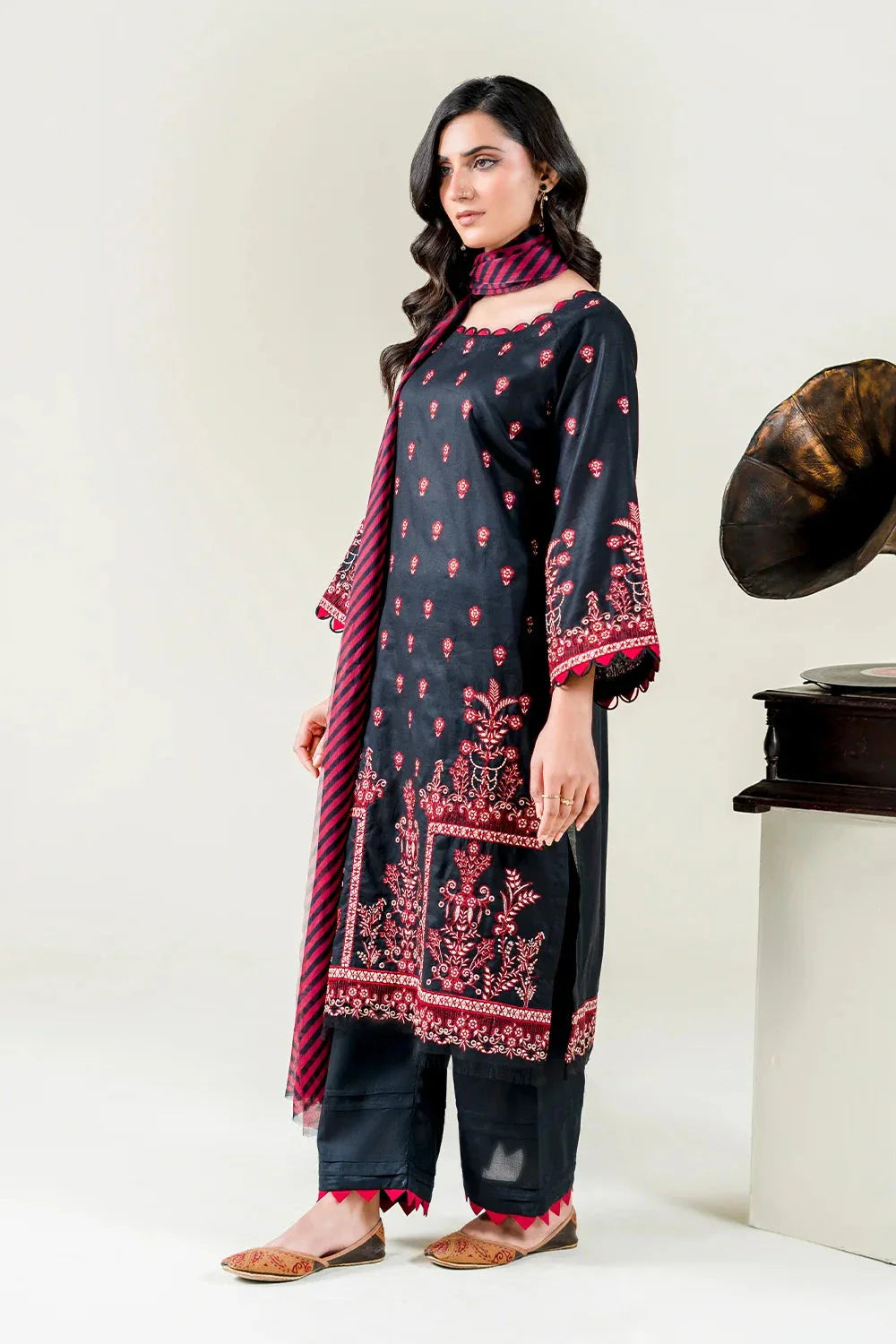 3PC Embroidered Unstitched Lawn Suit | KCE-3805 Embroidered KHAS STORES 