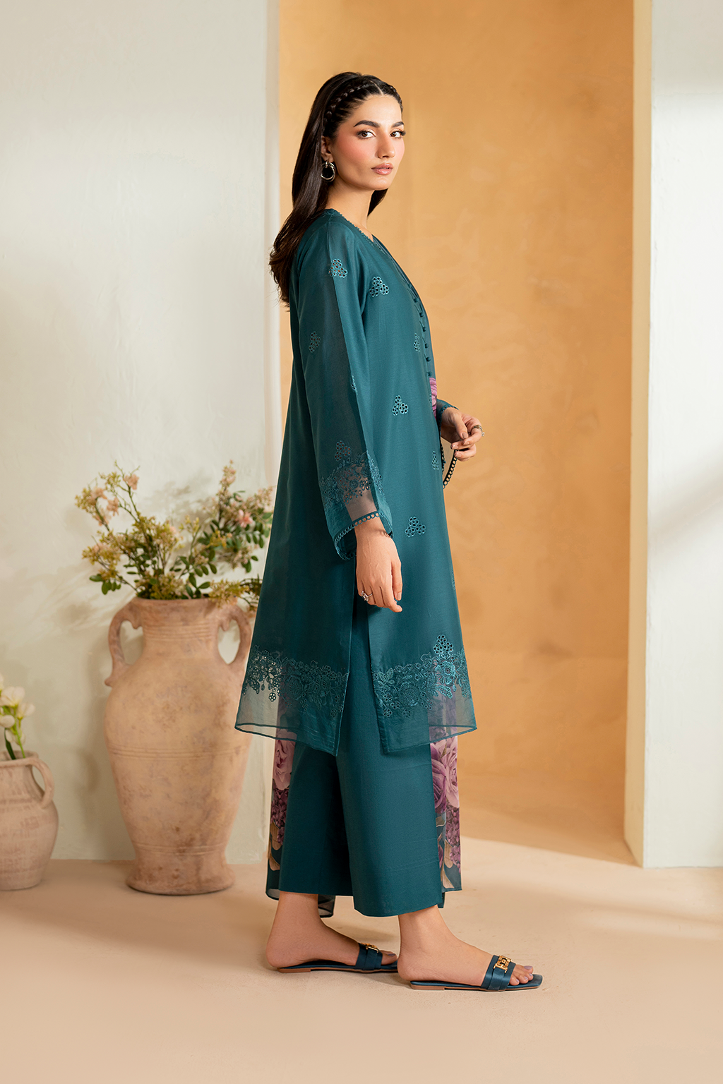 UE-482 Embroidered Lawn