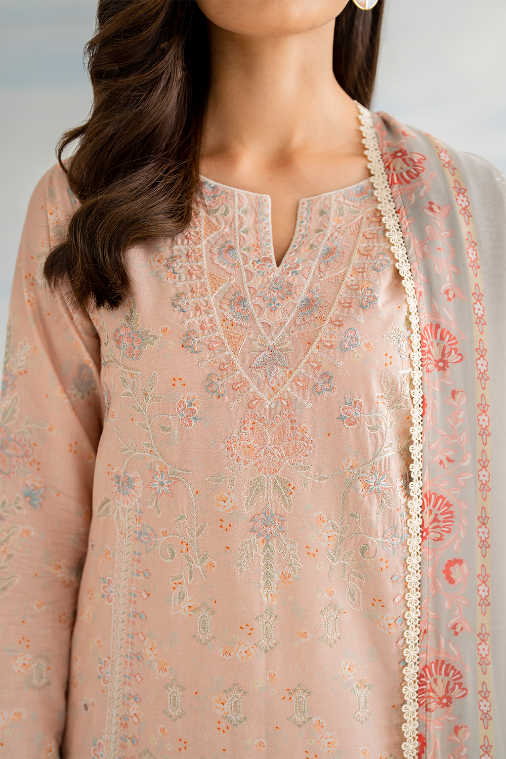 IGL-10 Embroidered Lawn