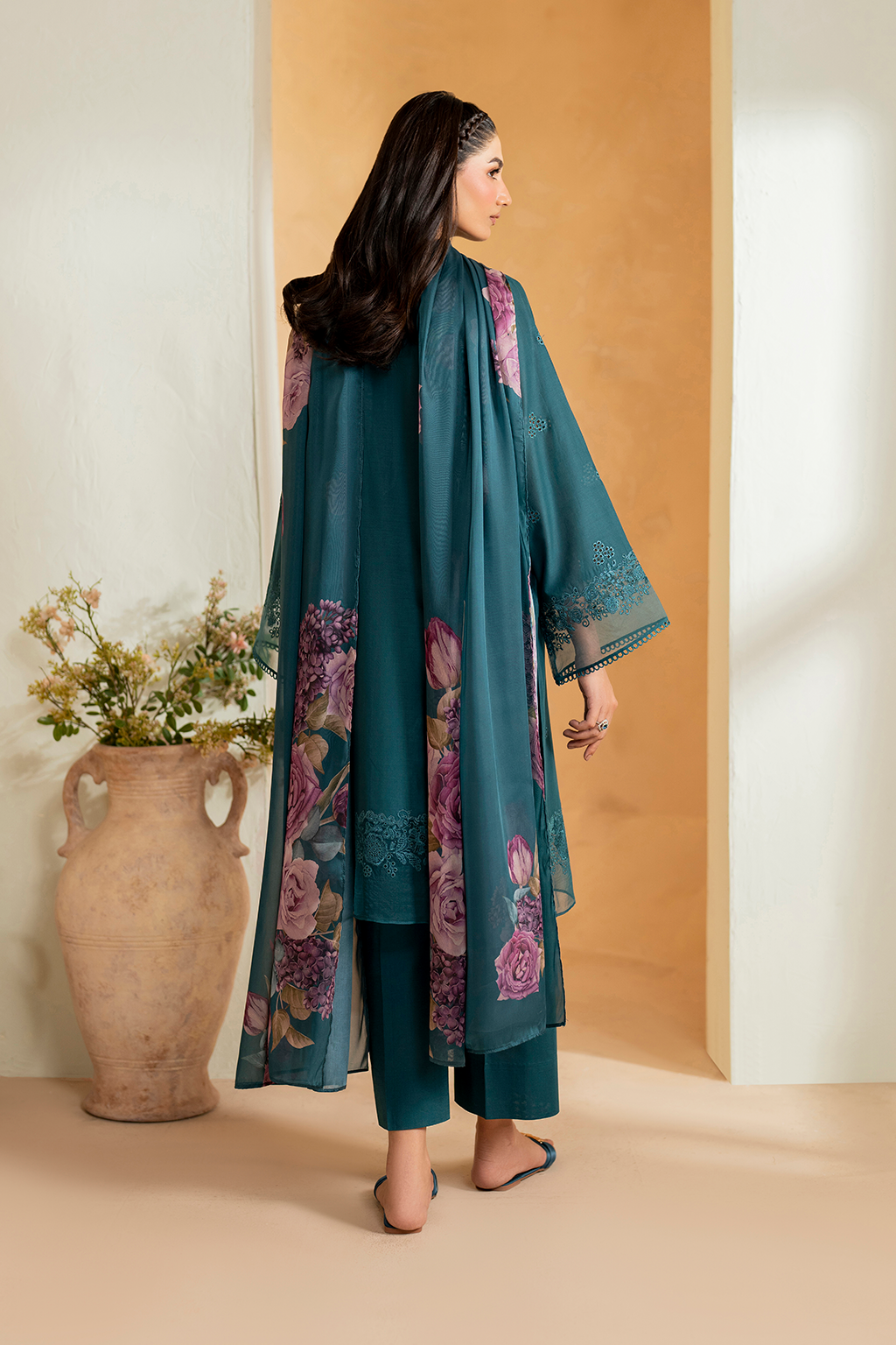 UE-482 Embroidered Lawn
