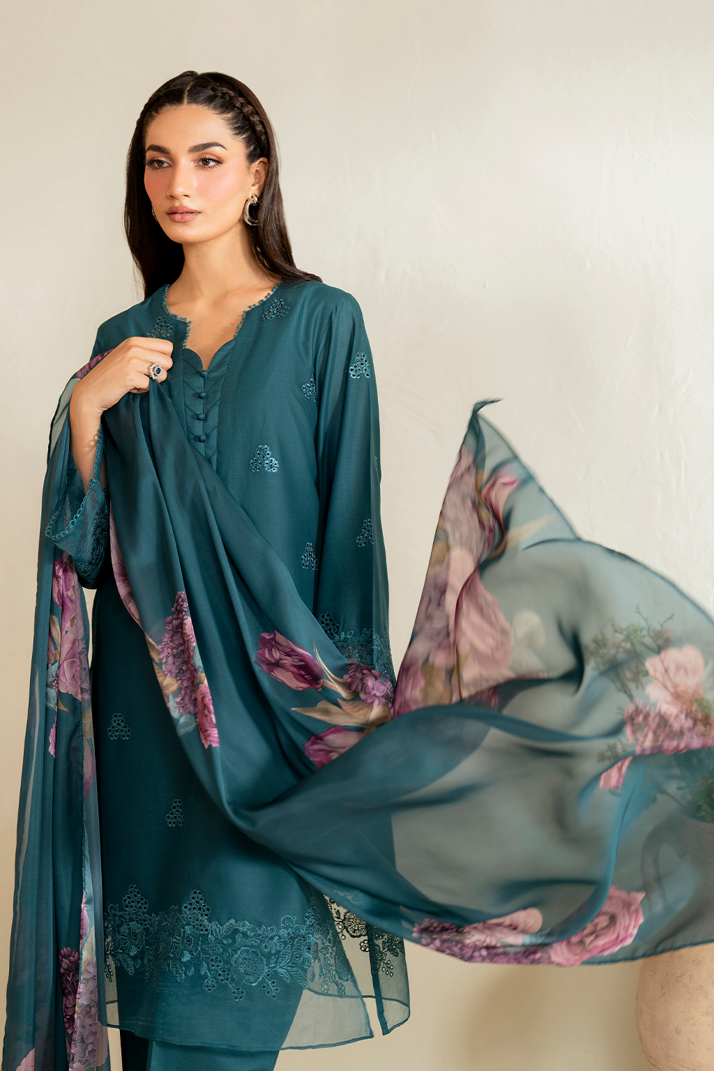 UE-482 Embroidered Lawn