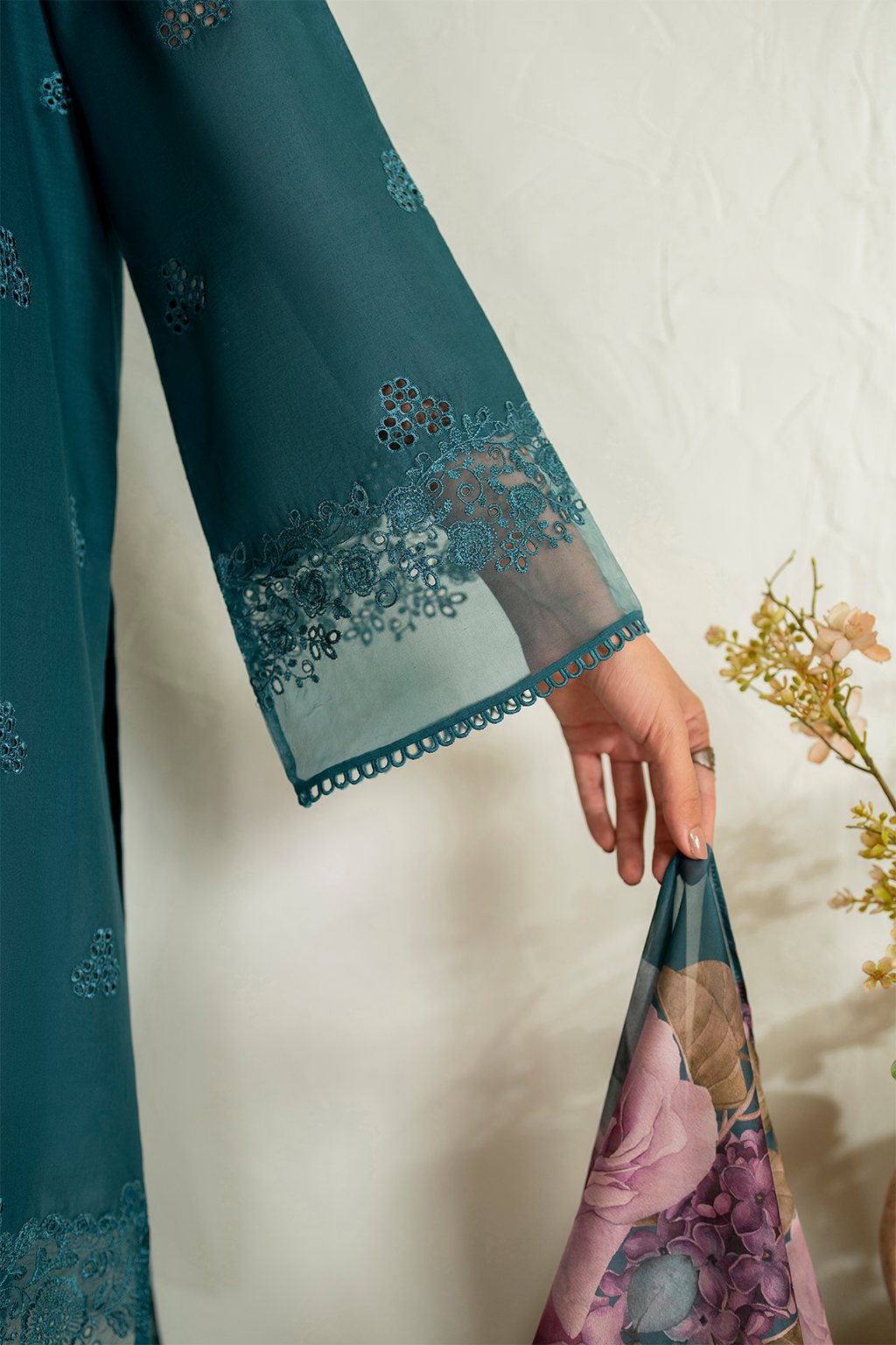 UE-482 Embroidered Lawn