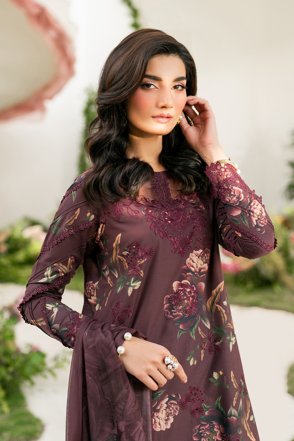 IFE-10 Embroidered Lawn