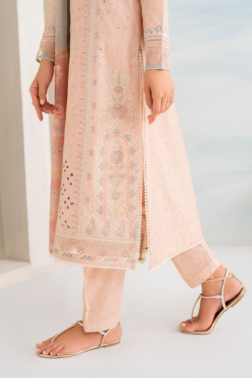 IGL-10 Embroidered Lawn