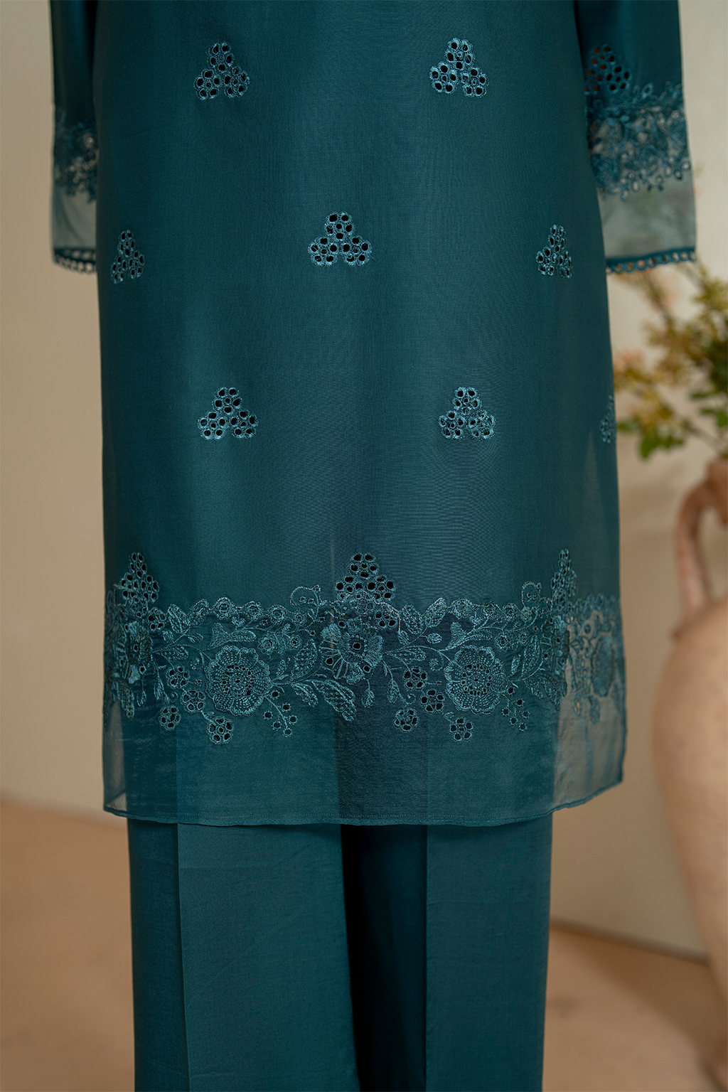 UE-482 Embroidered Lawn