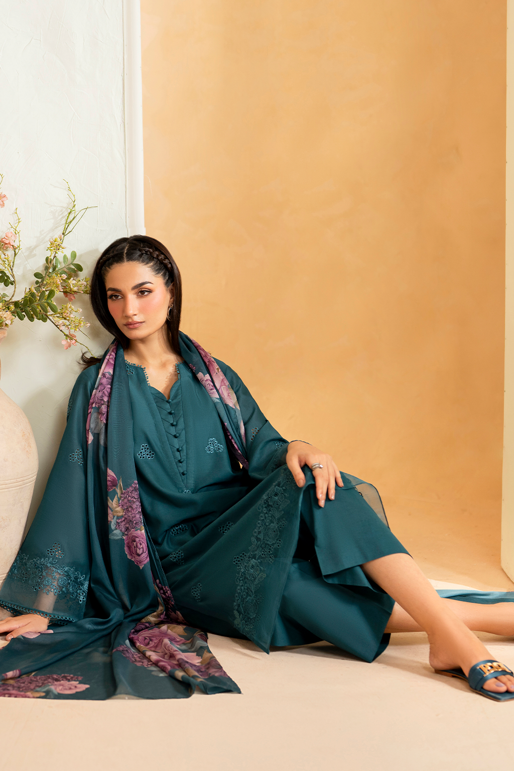 UE-482 Embroidered Lawn