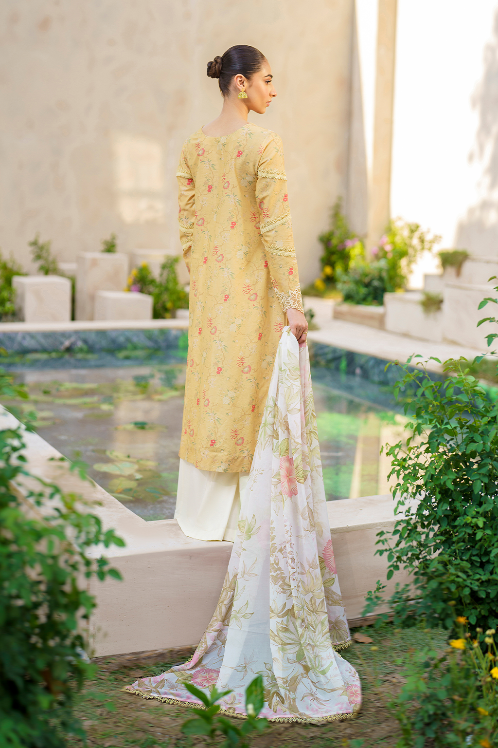 SFL-09 Embroidered Lawn