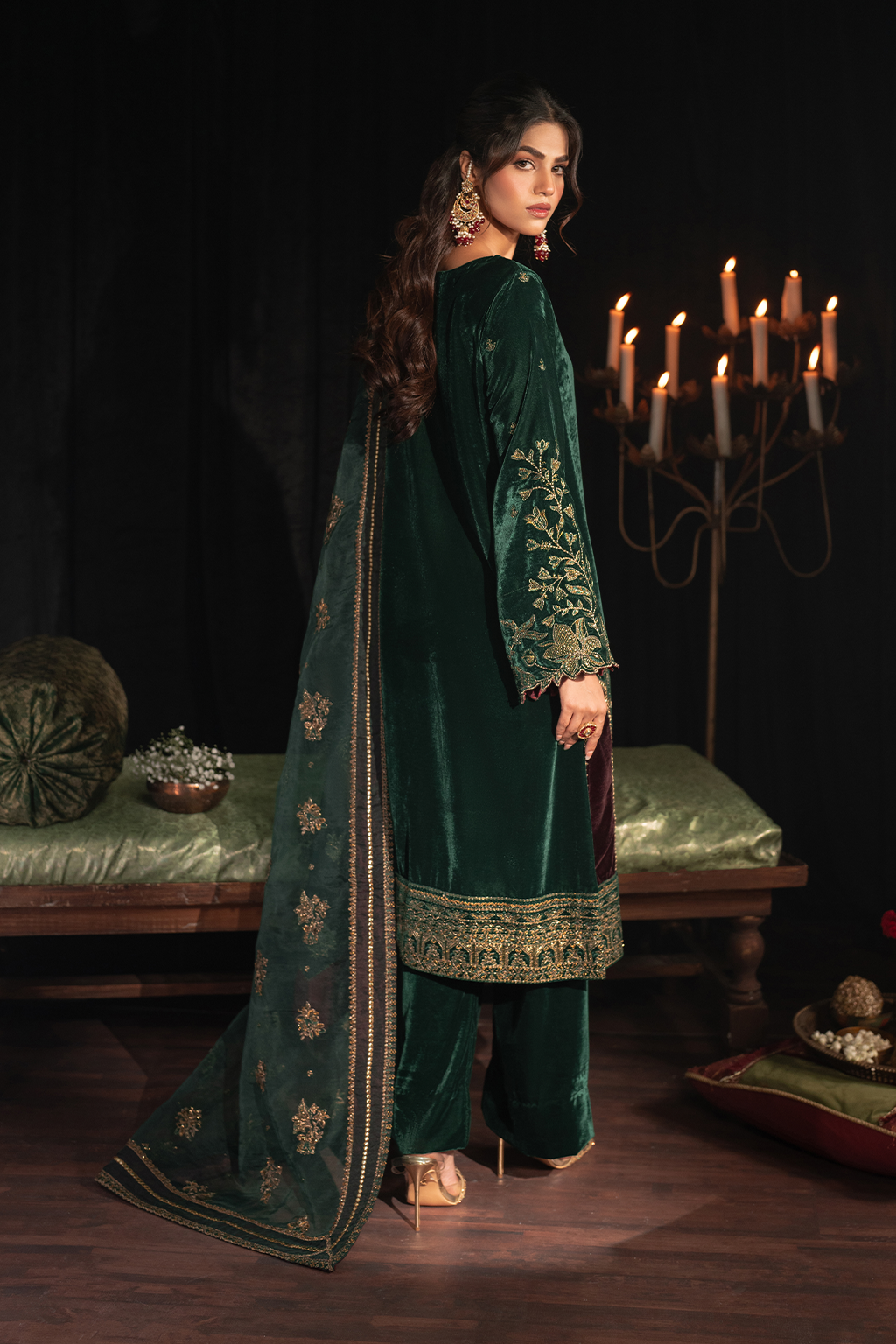 IV-48 Embroidered Velvet - Iznik