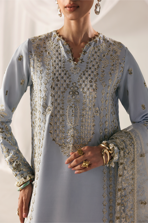 OPULENT OASIS - Serein luxe silk by Emaan Adeel at #VogueClothingStudio