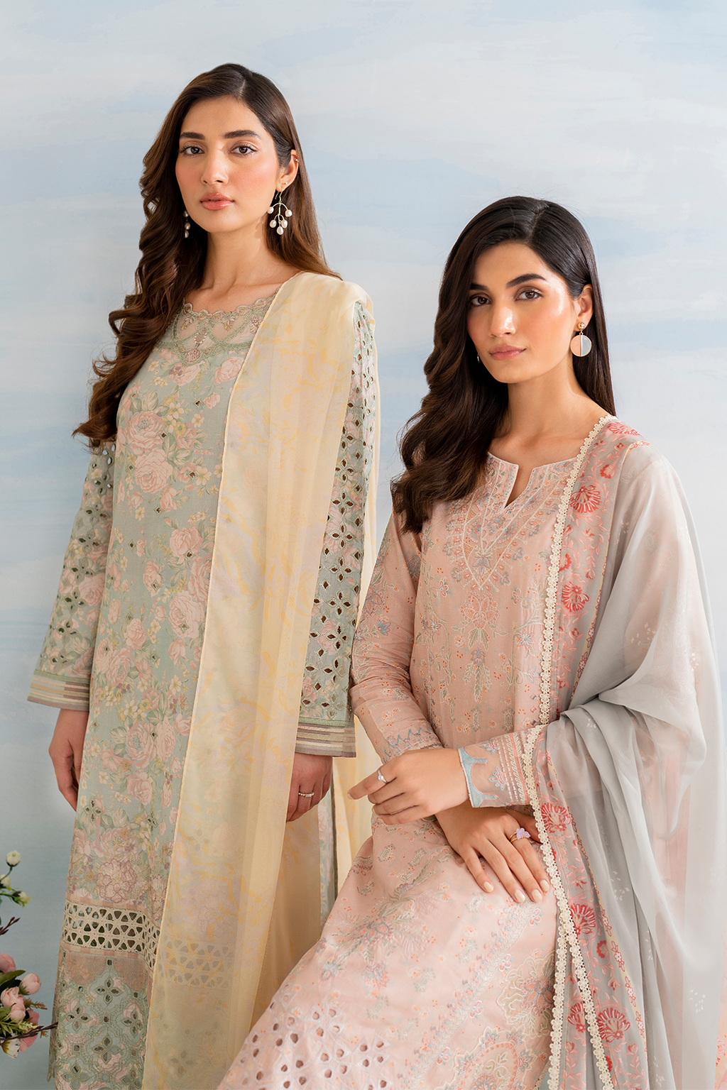 IGL-06 Embroidered Lawn