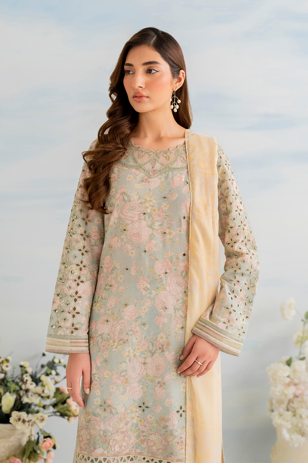 IGL-06 Embroidered Lawn