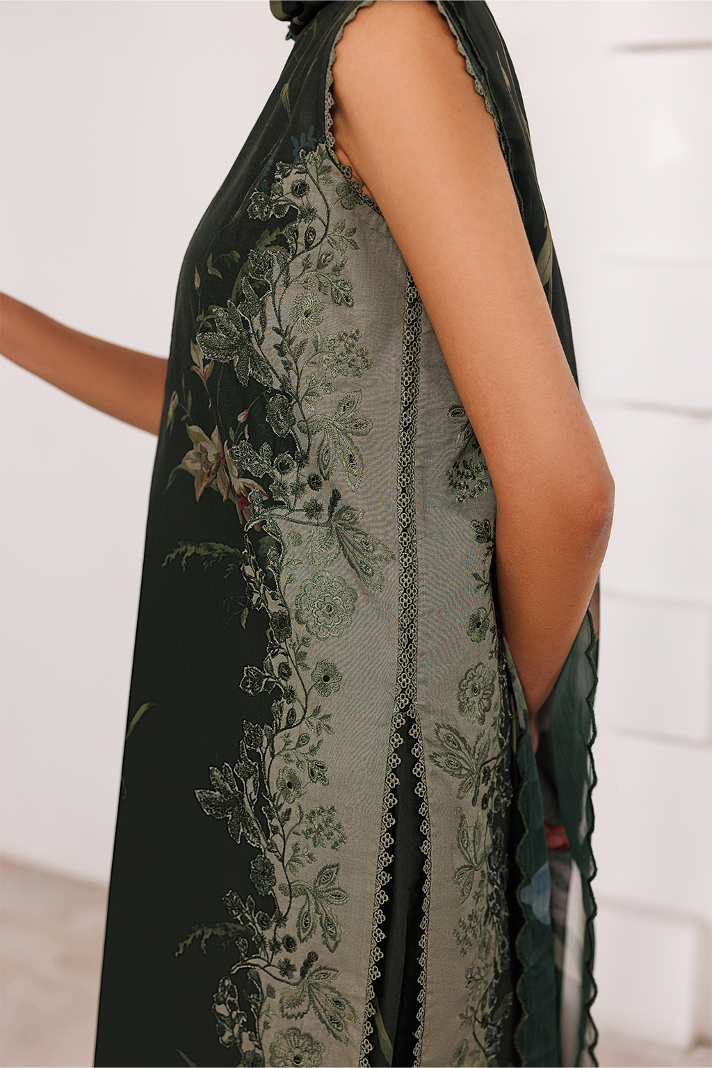 UE-639 Printed Lawn