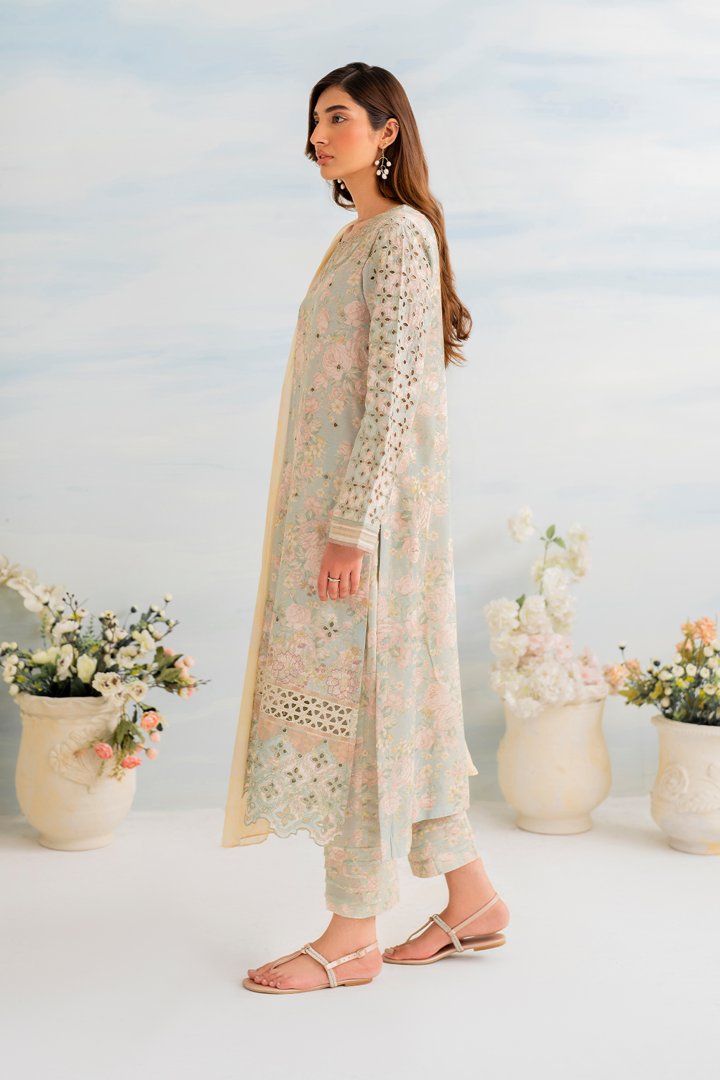 IGL-06 Embroidered Lawn