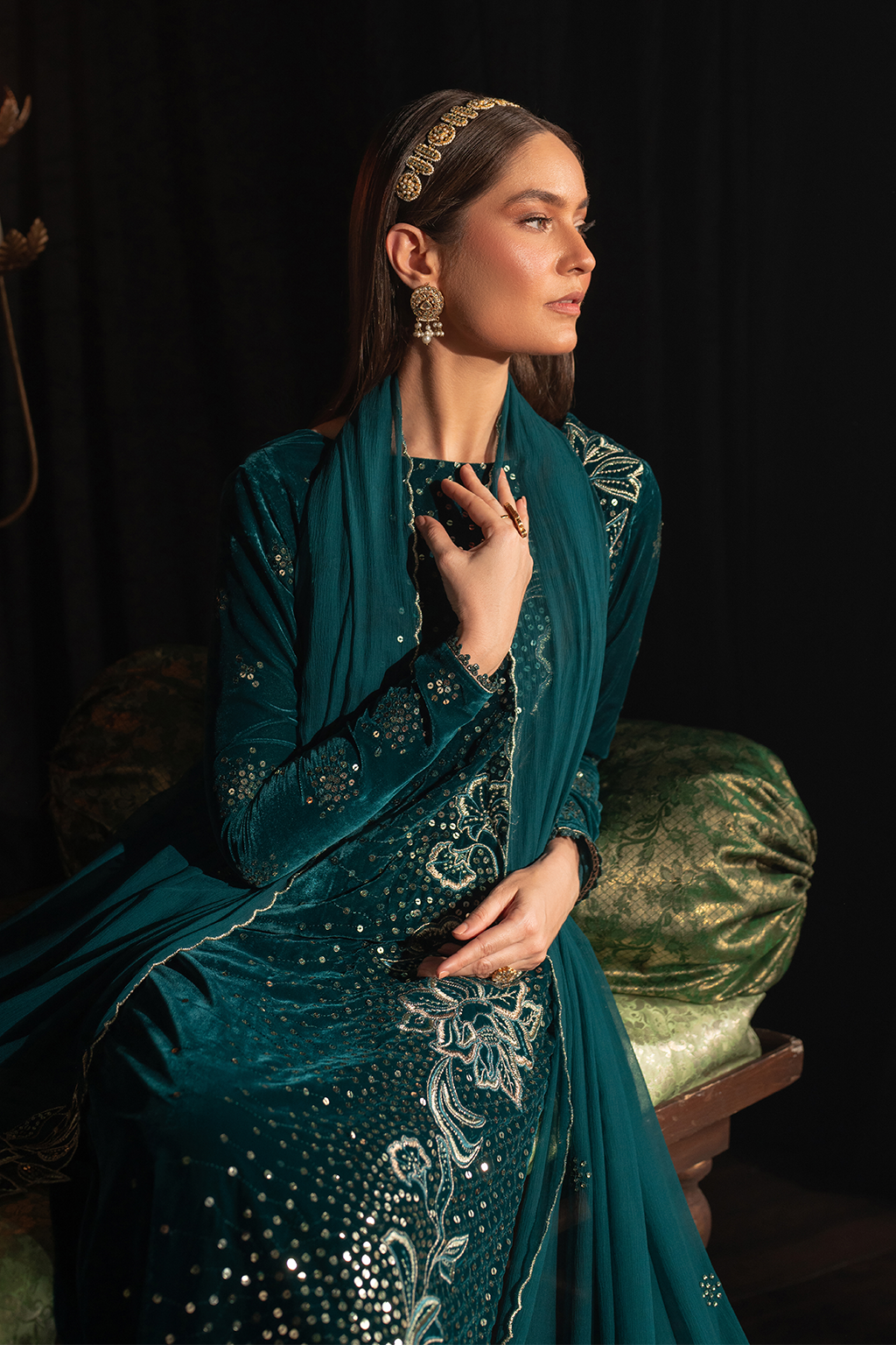 IV-47 Embroidered Velvet - Iznik