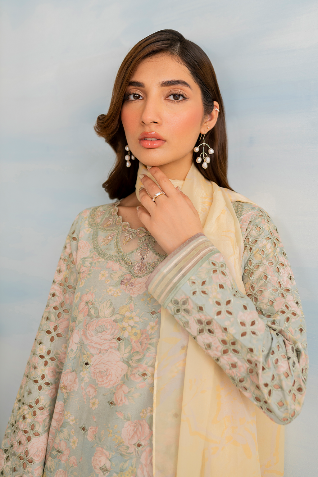 IGL-06 Embroidered Lawn