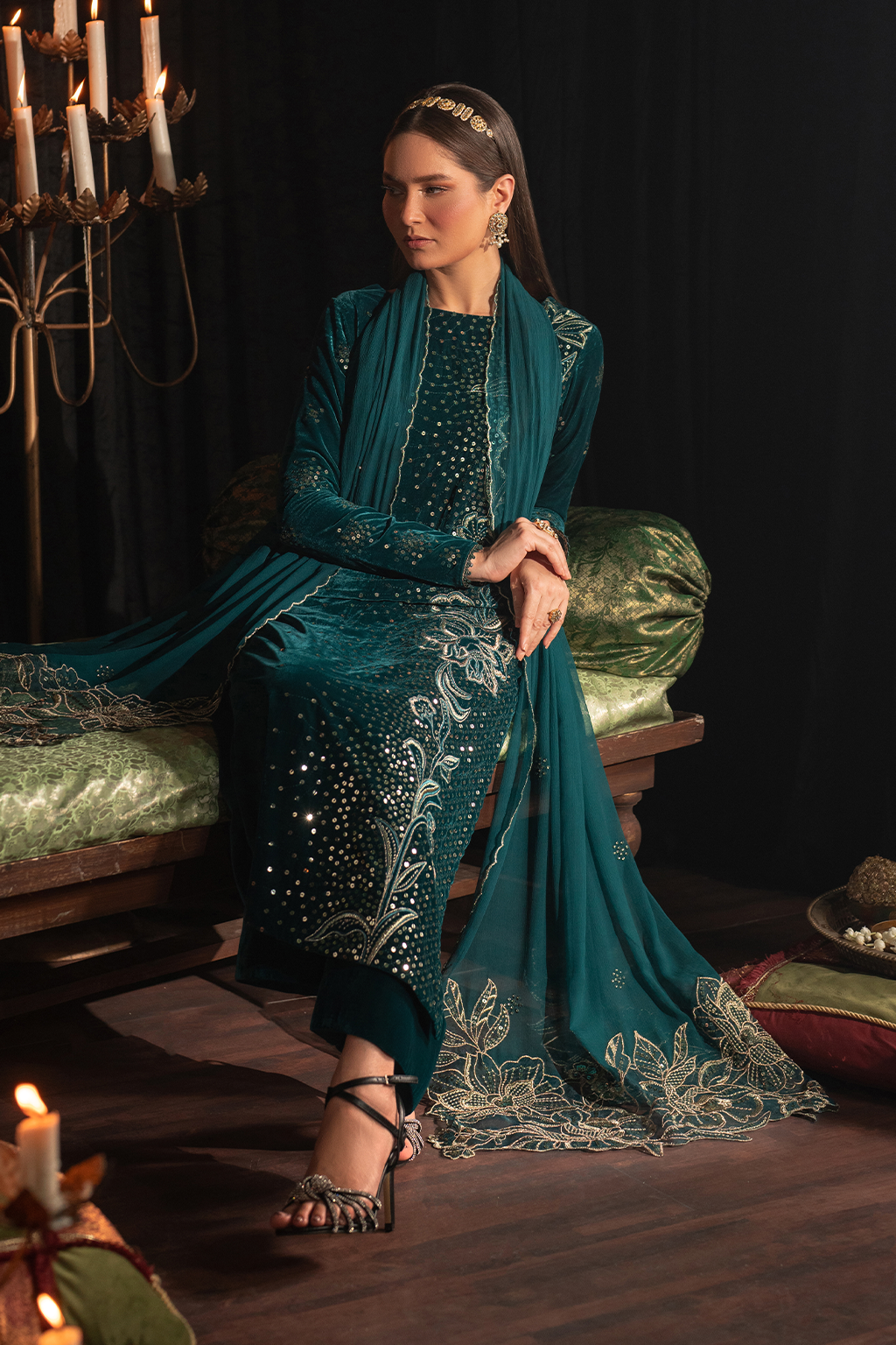 IV-47 Embroidered Velvet - Iznik