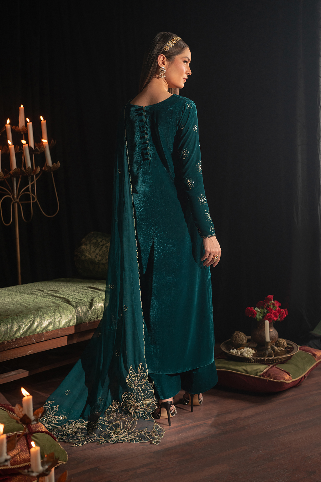 IV-47 Embroidered Velvet - Iznik