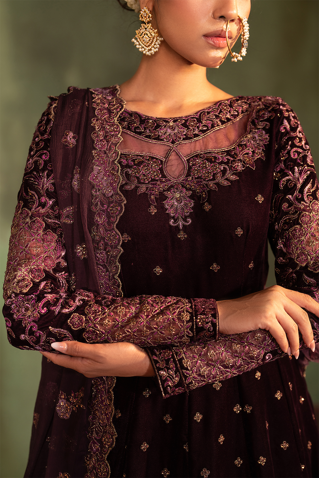 IV-54 Embroidered Velvet - Iznik