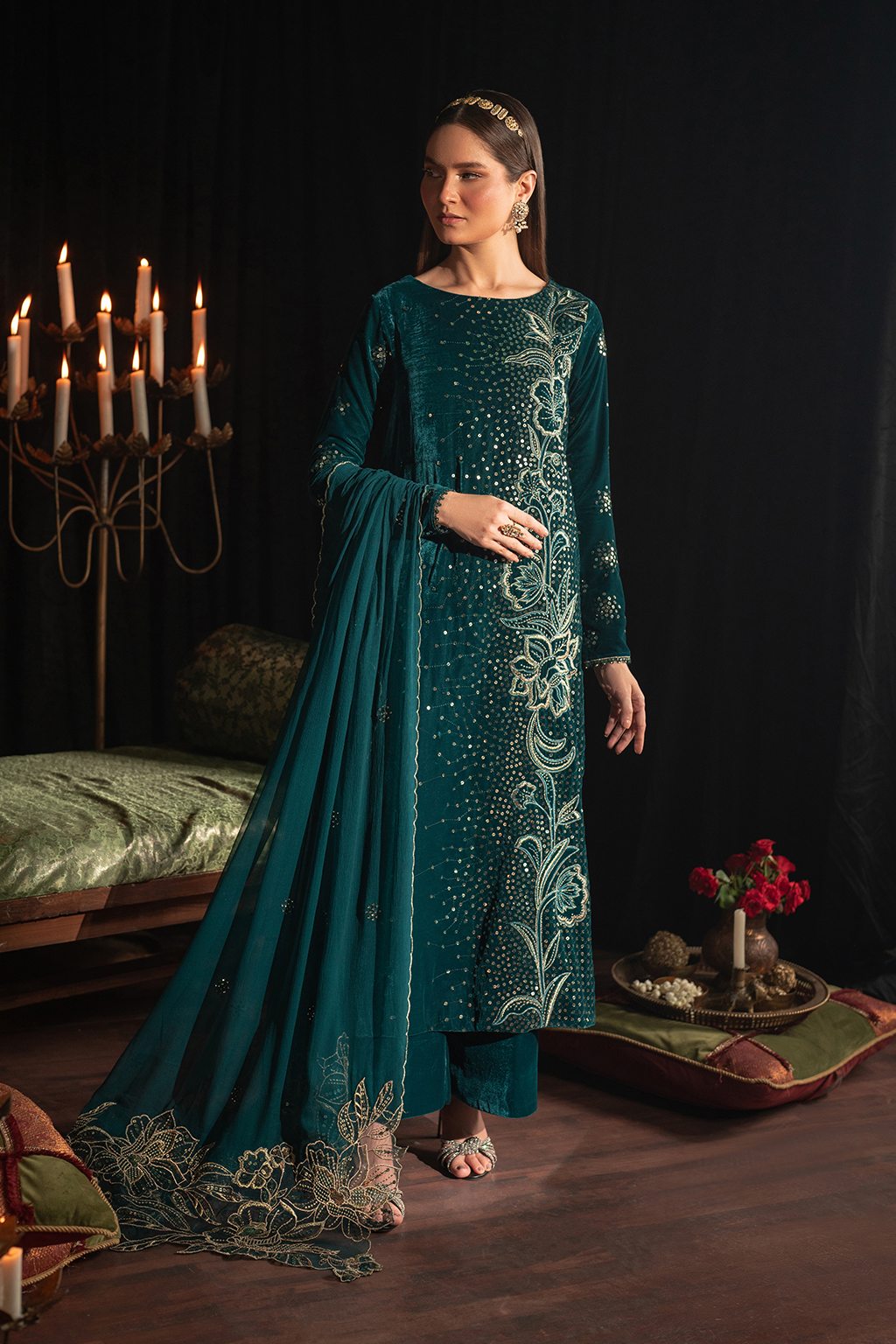 IV-47 Embroidered Velvet - Iznik