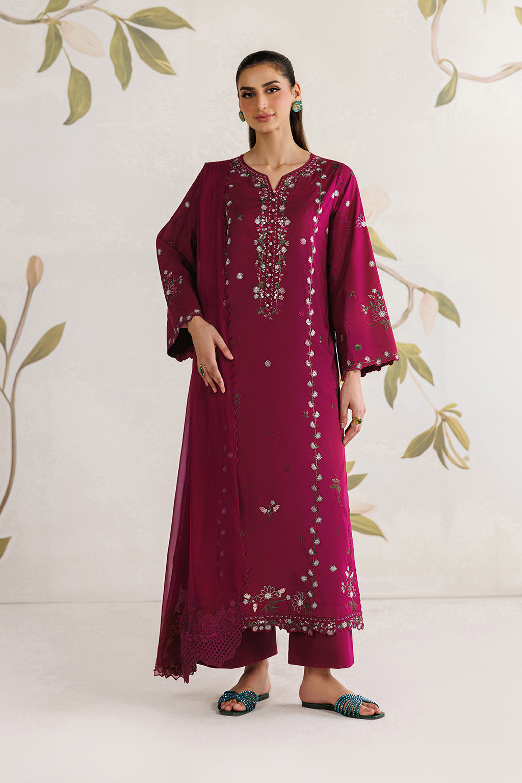 UE-693 Embroidered Lawn - Iznik