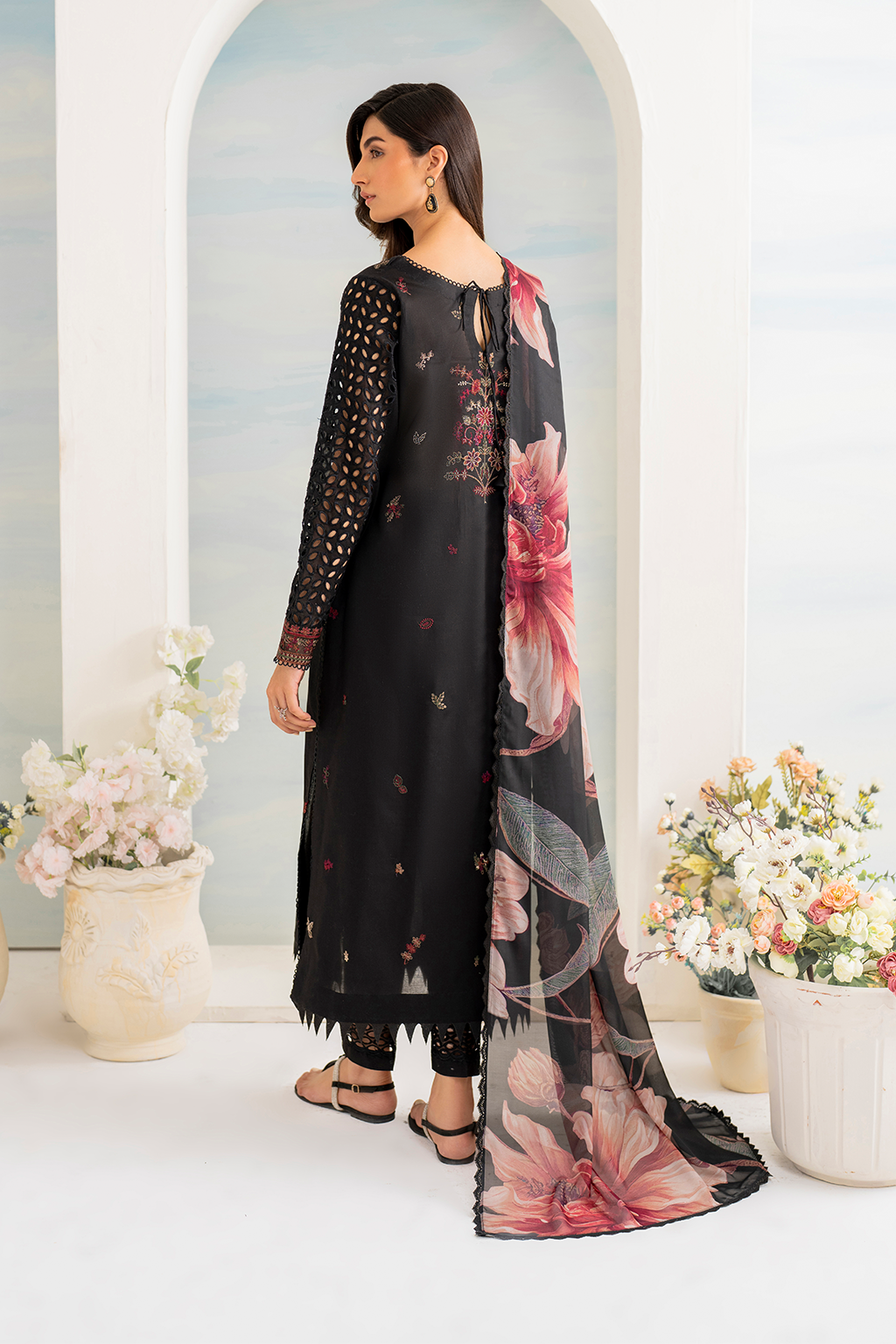 IGL-09 Embroidered Lawn