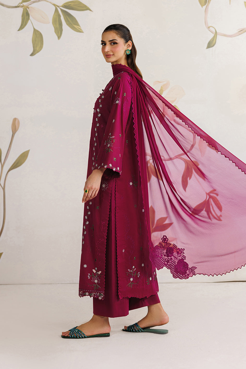 UE-693 Embroidered Lawn - Iznik