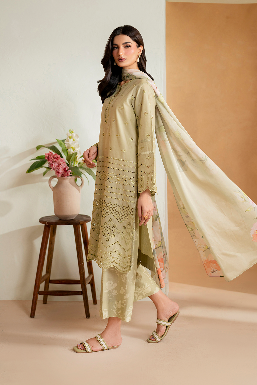 UE-475 Embroidered Lawn