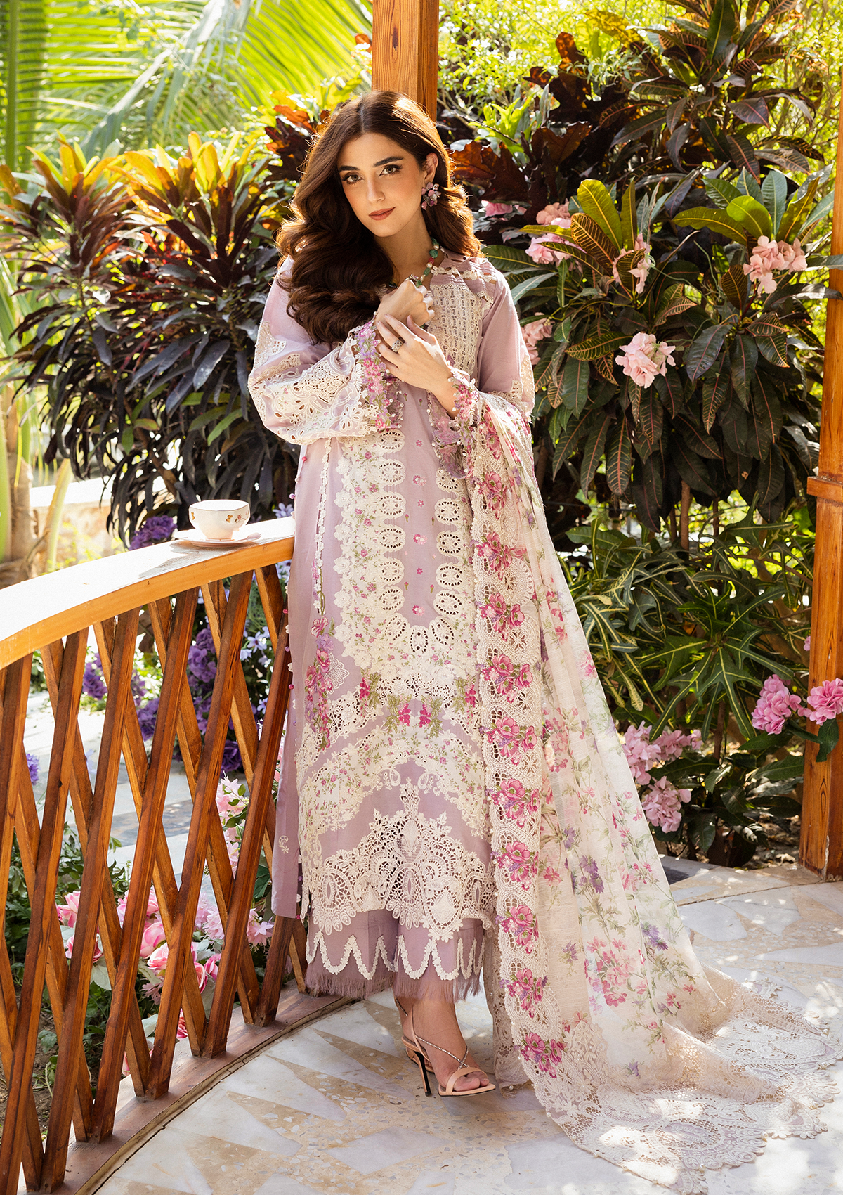 RADIANT EMBROIDERED ORGANZA SLEEVES BORDER