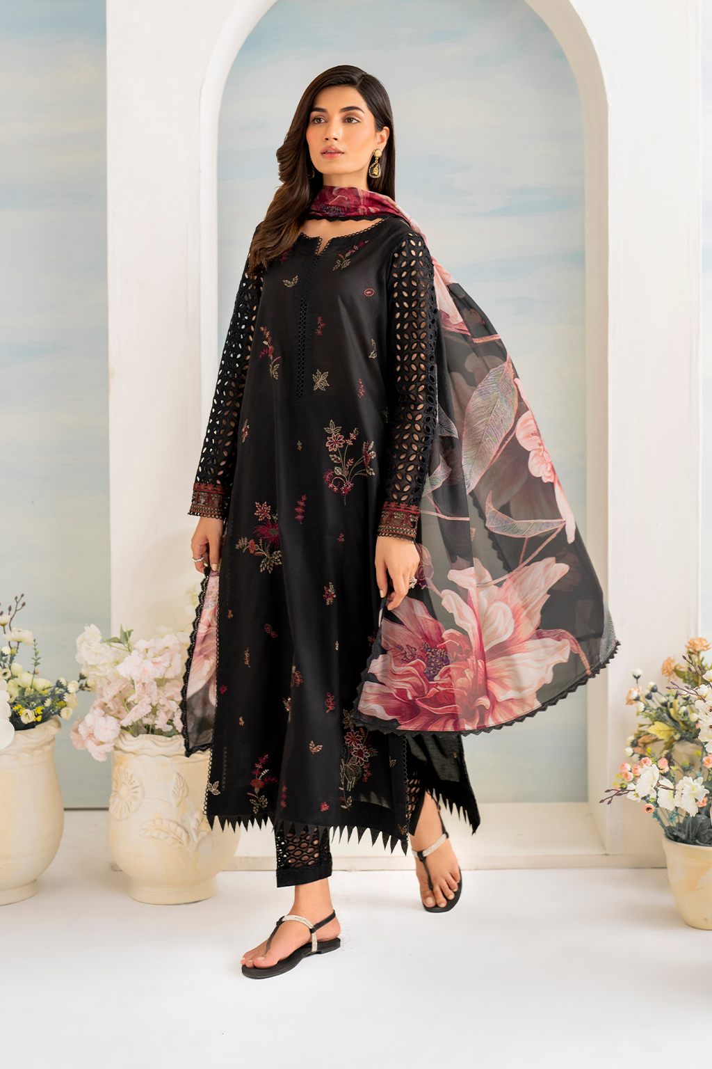 IGL-09 Embroidered Lawn