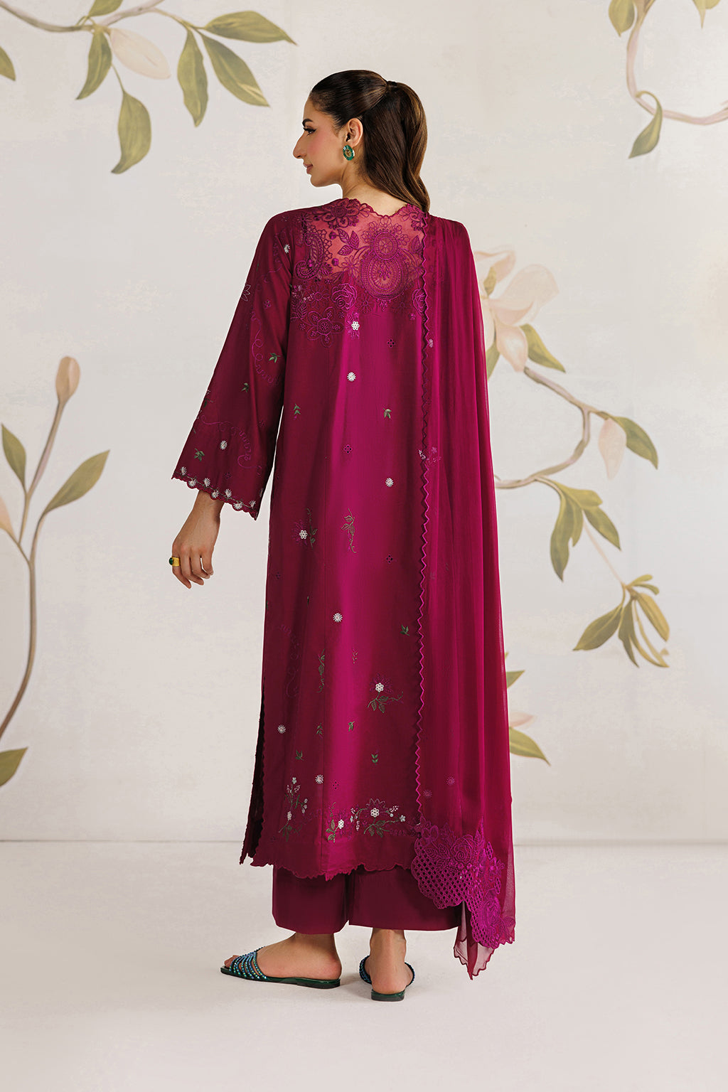 UE-693 Embroidered Lawn - Iznik