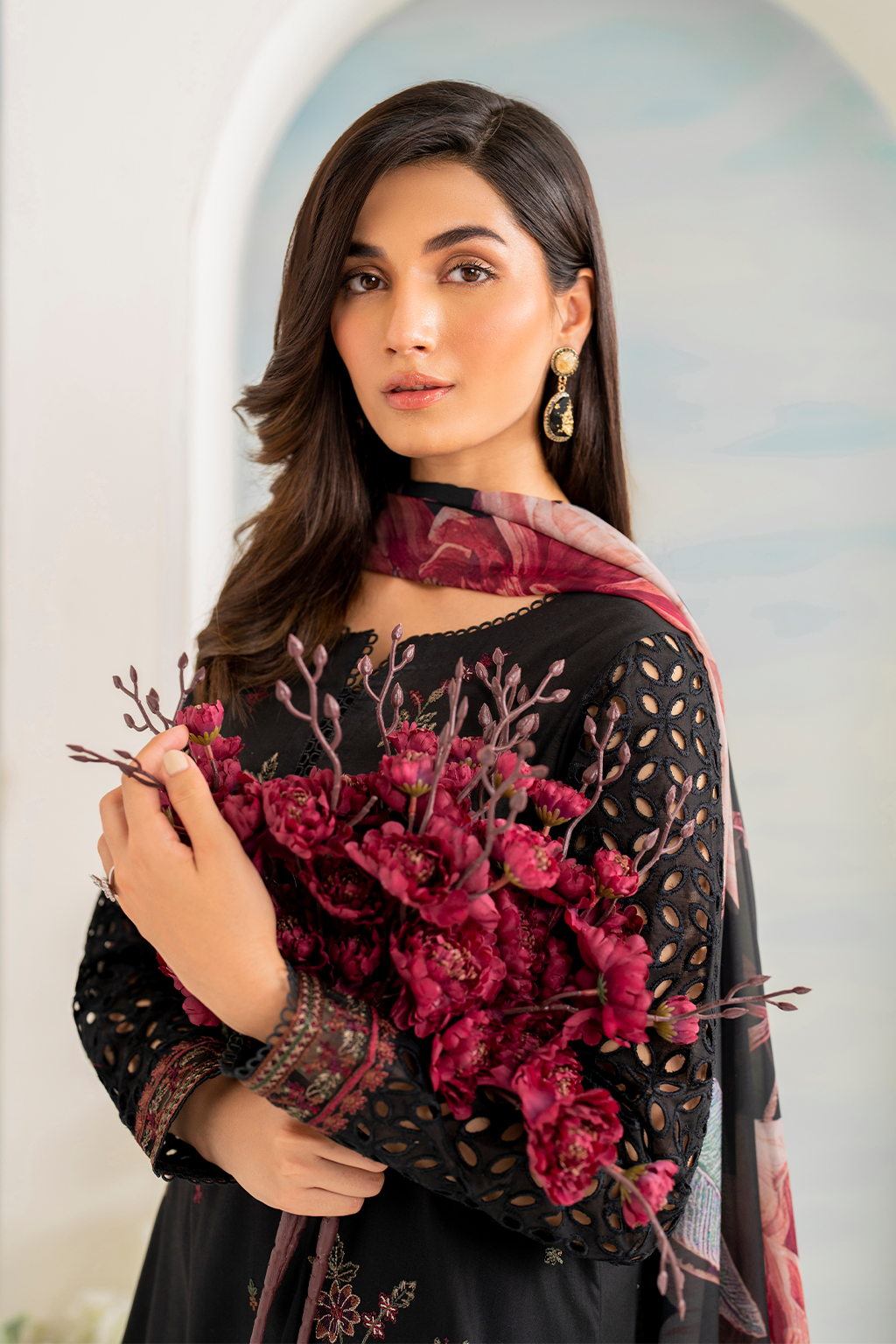 IGL-09 Embroidered Lawn