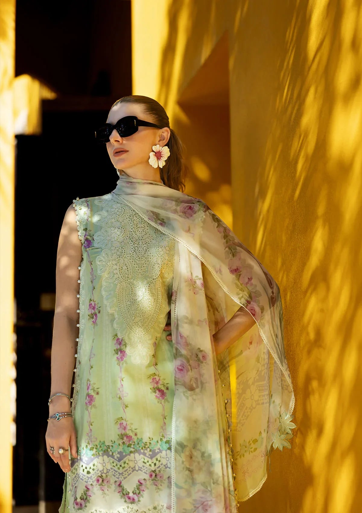 beautiful Printed Chiffon Dupatta in light florals.