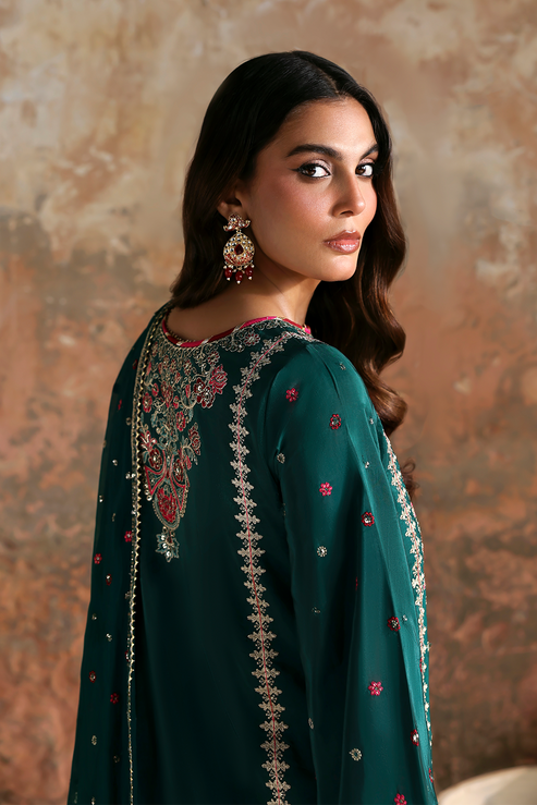ZEHNASEEB - Afsana-e-silk by Emaan Adeel at #VogueClothingStudio