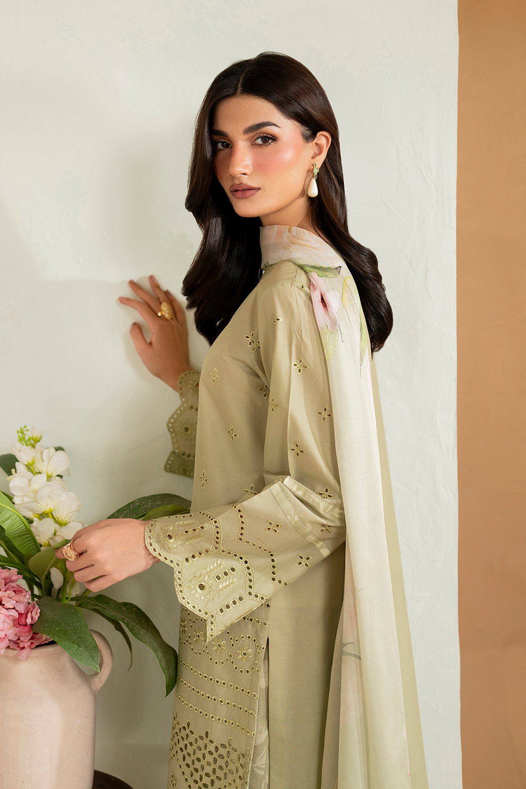 UE-475 Embroidered Lawn