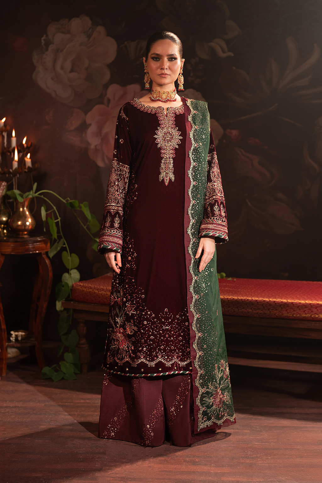 IV-39 Embroidered Velvet - Iznik