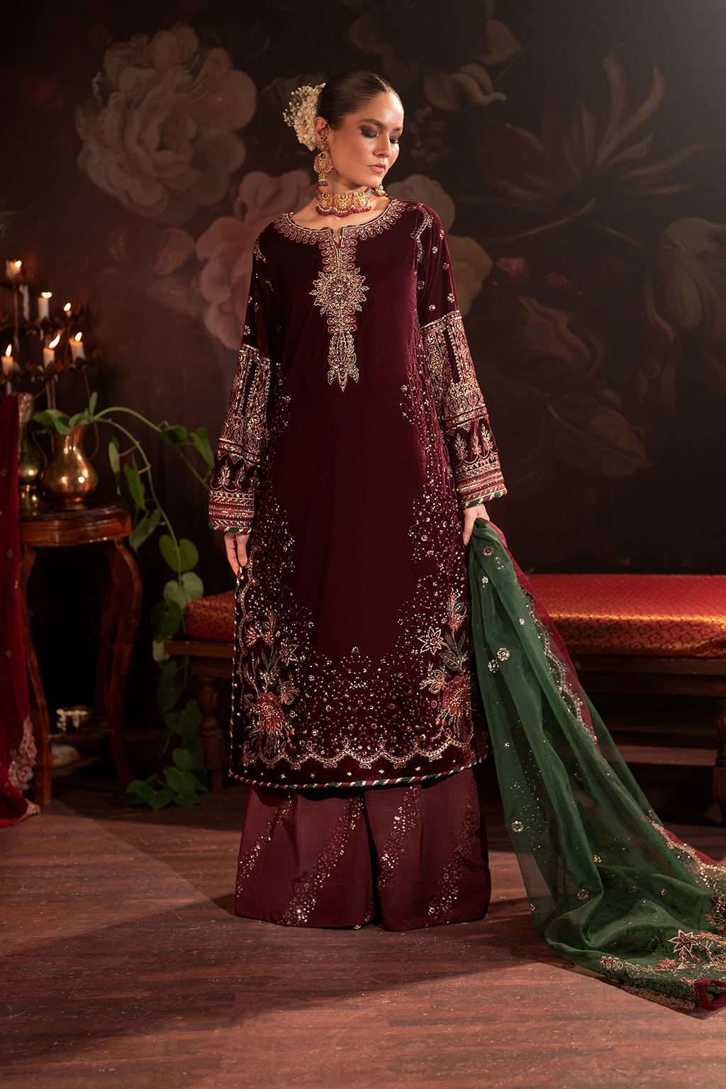 IV-39 Embroidered Velvet - Iznik