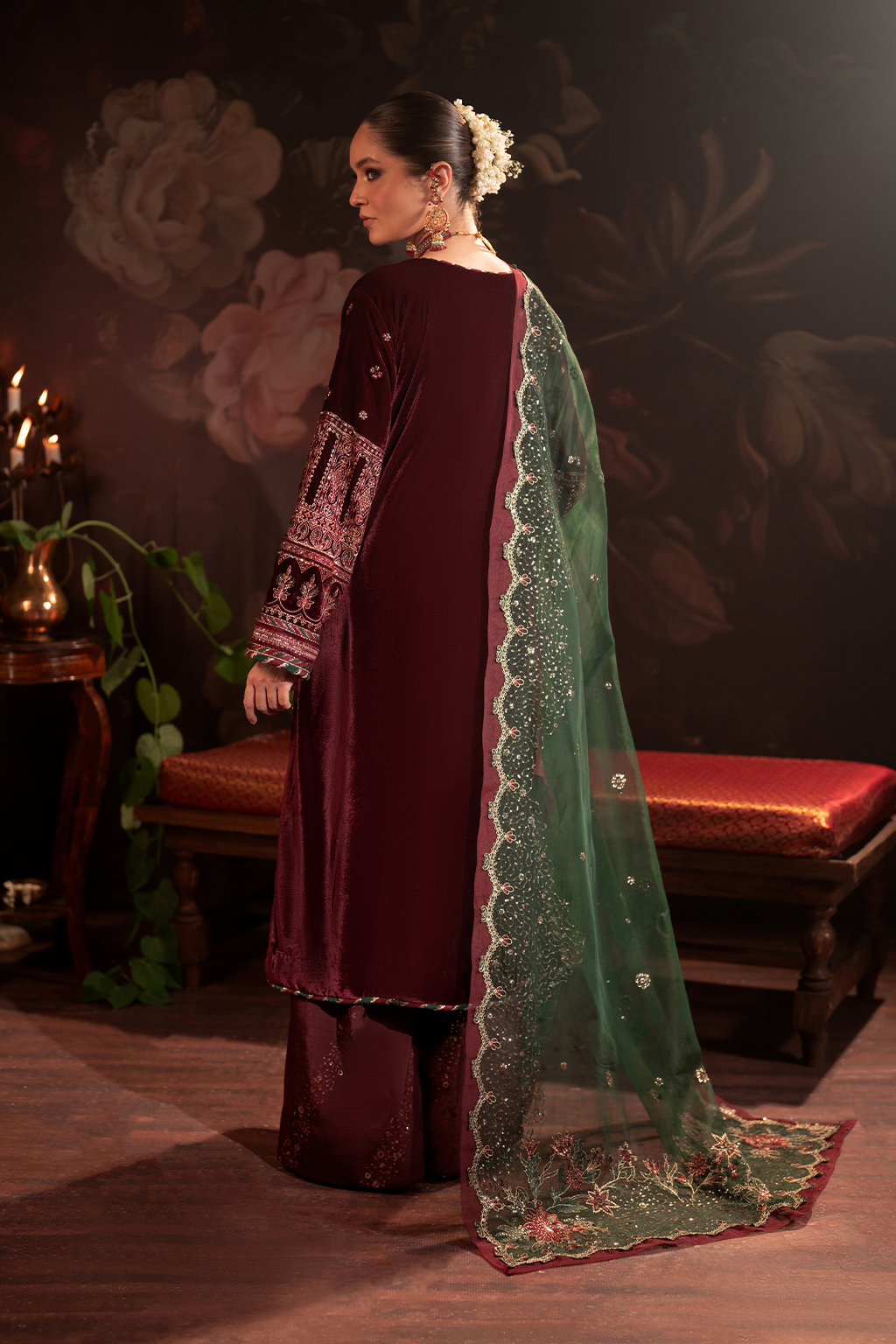 IV-39 Embroidered Velvet - Iznik