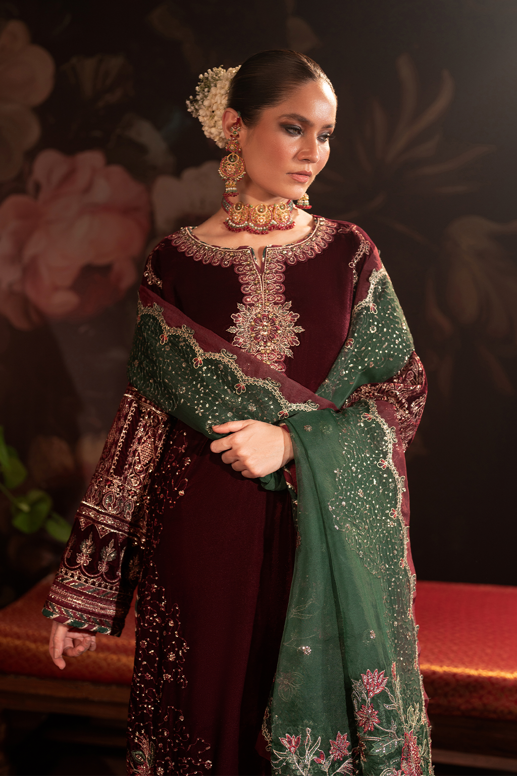 IV-39 Embroidered Velvet - Iznik