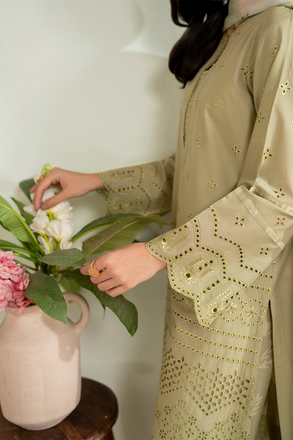 UE-475 Embroidered Lawn