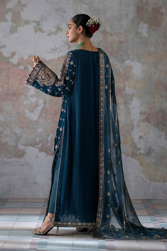 Meher Zarposh velvet collection by Emaan Adeel at #VogueClothingStudio