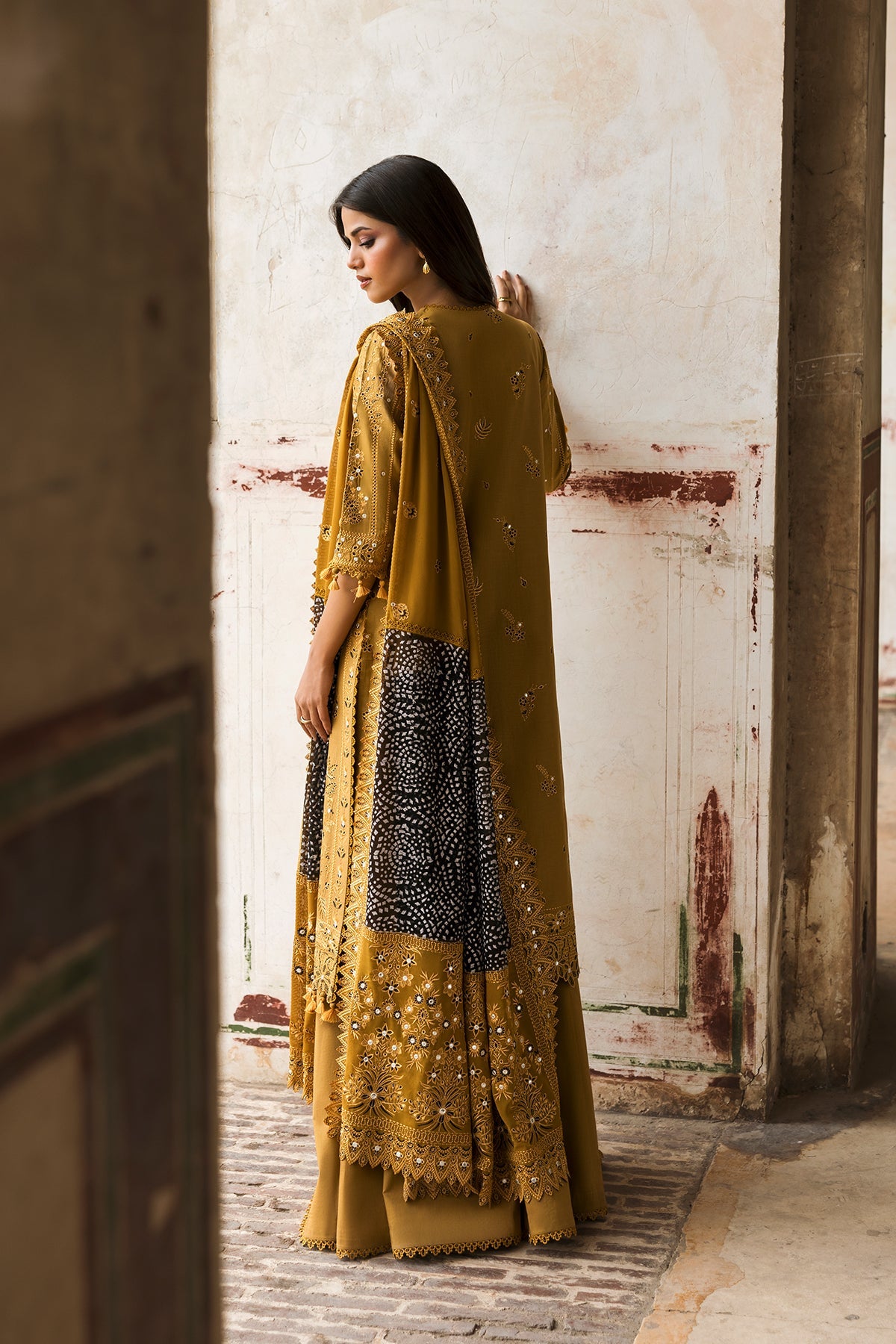 9837-Wafa-Mulaqatat Festive Lawn '2025