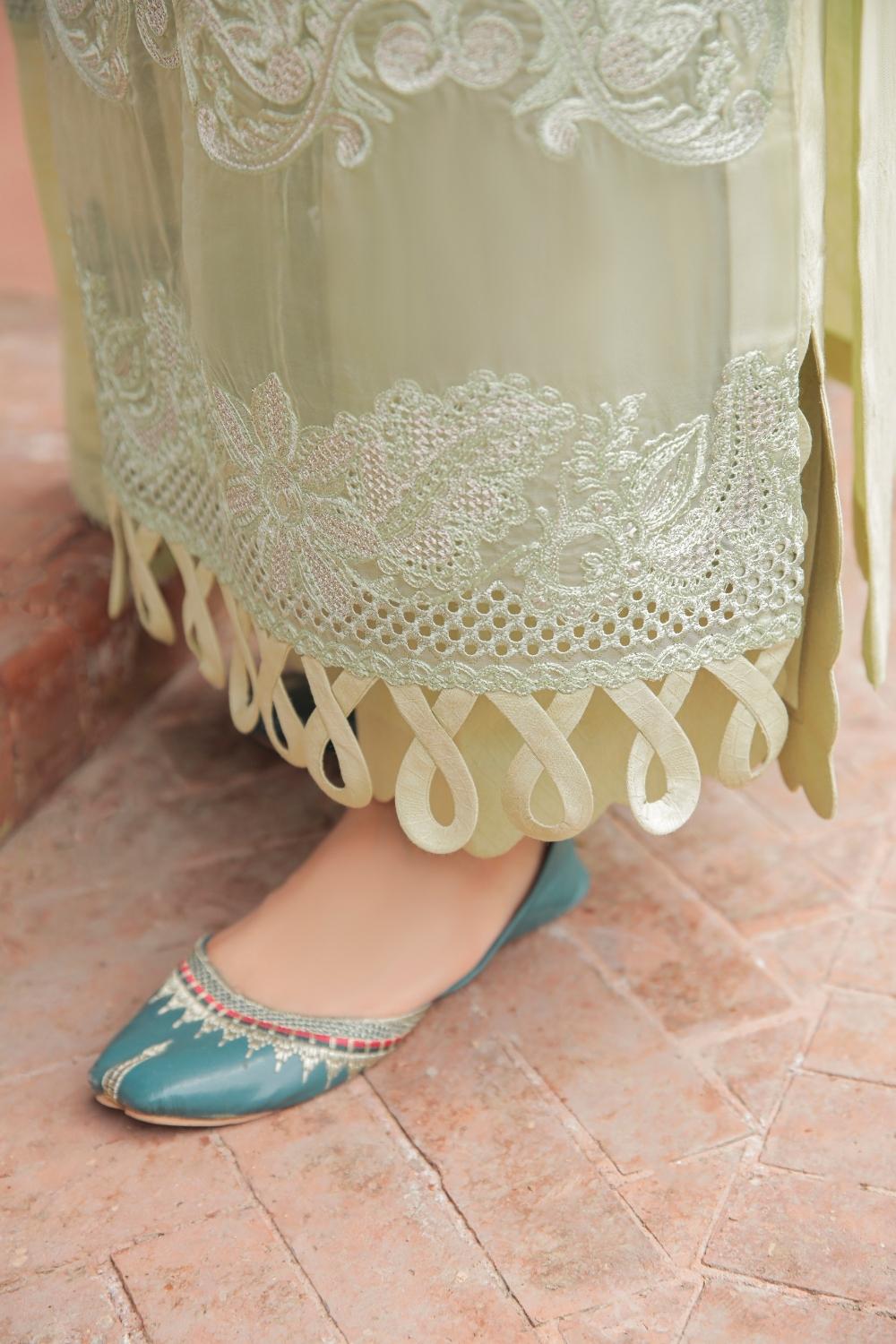 3 PC STITCHED | EMBROIDERED LAWN SUIT