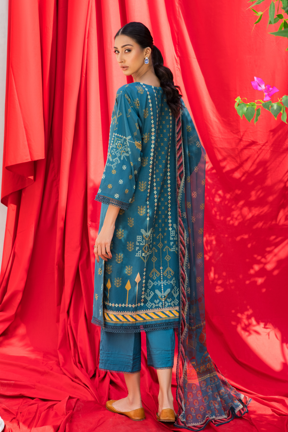2 PC Unstitched | Printed Cambric Shirt + Chiffon Dupatta