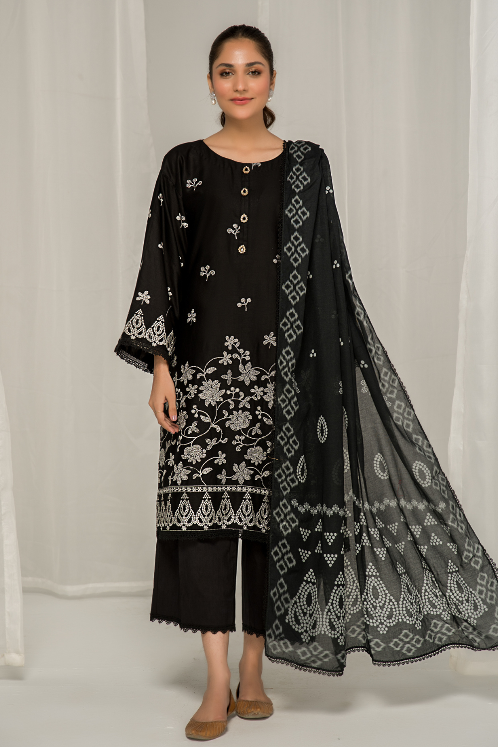 3 PC Unstitched Embroidered Lawn Suit