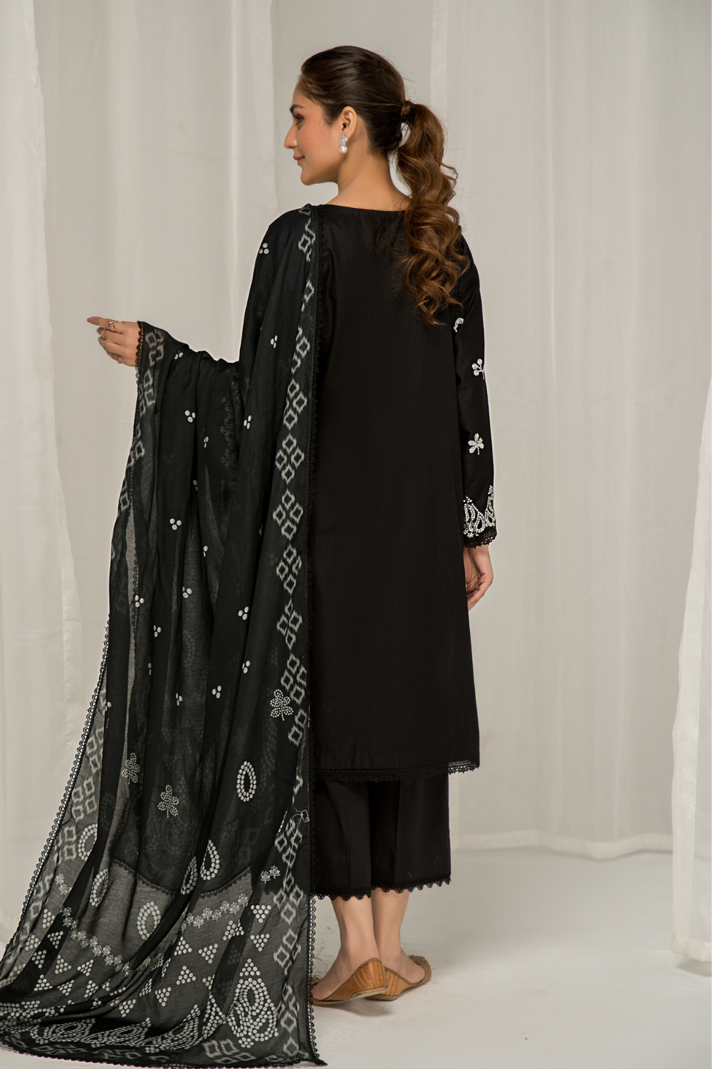 3 PC Unstitched Embroidered Lawn Suit