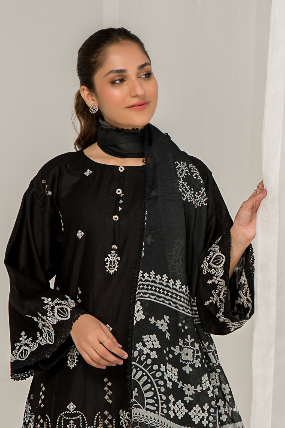3 PC Unstitched Embroidered Lawn Suit