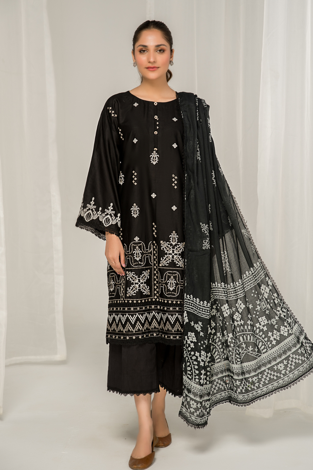 3 PC Unstitched Embroidered Lawn Suit