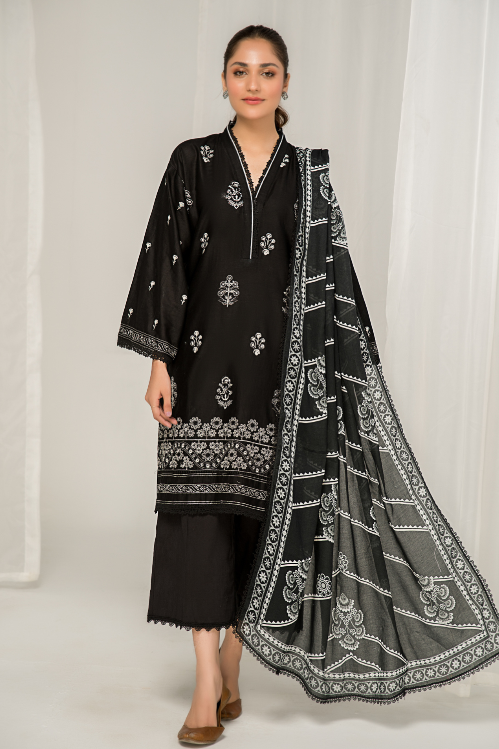 3 PC Unstitched Embroidered Lawn Suit