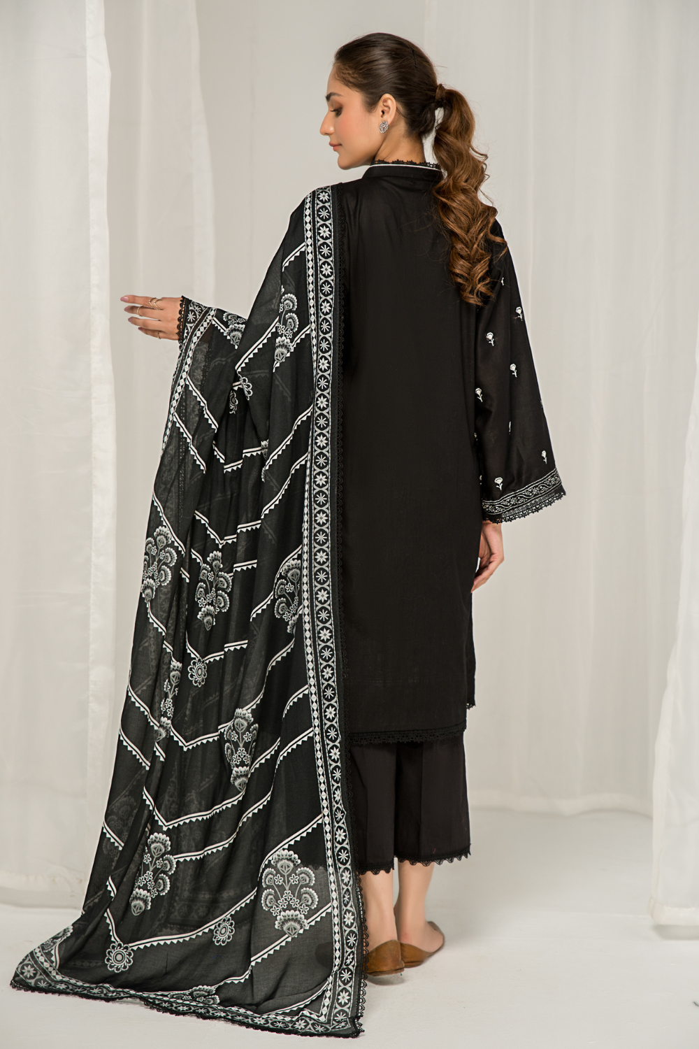 3 PC Unstitched Embroidered Lawn Suit